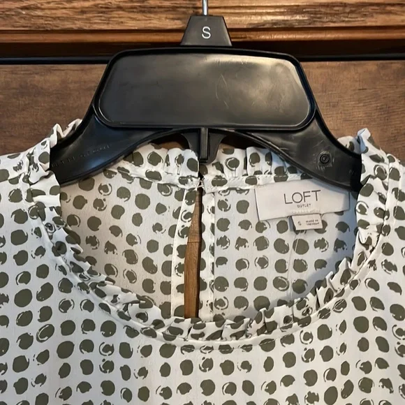 LOFT Ruffle Neck Sleeve Blouse NWT Size S - Picture 3 of 6